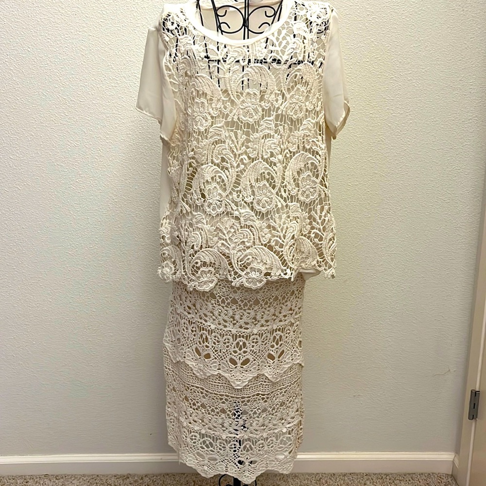 SOLITAIRE CREAM COLORED SKIRT AND TOP ARE BEAUTIFUL